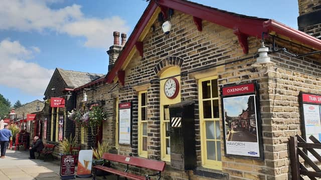 Ingrow West Station - Railway Stations in cross roads