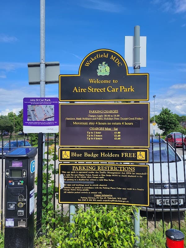 31 Aire St Parking
