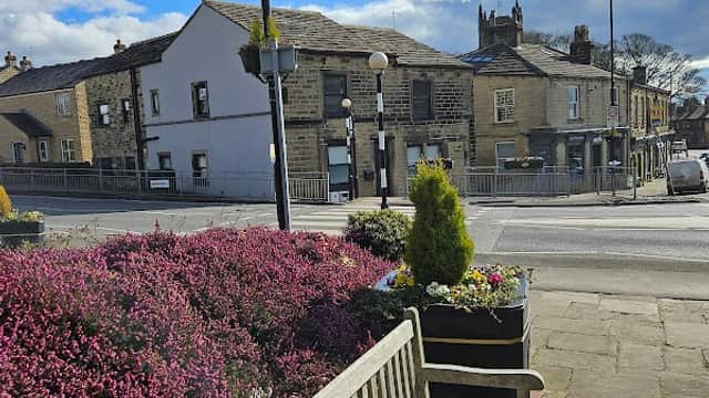 Bus Stop at Town Street Towngate - Bus Stops in guiseley