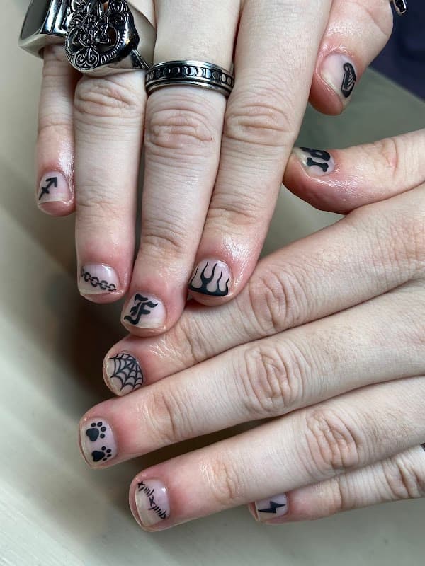 Nails by Rozzie