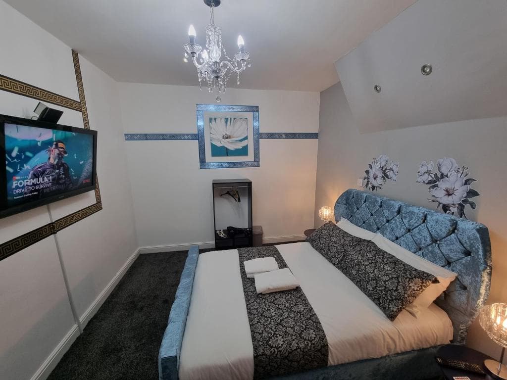 *** Well equipped home for a relaxing cosy and luxurious fun stay + Free Parking + Free Fast WiFi ***