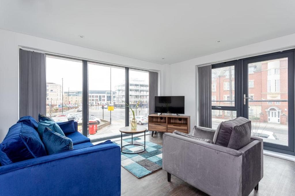 Modern and Stylish 2 Bedroom York Apartment