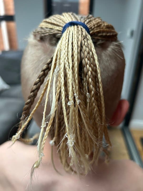 Madorsa Braids & Strykafade's Unisex Studio