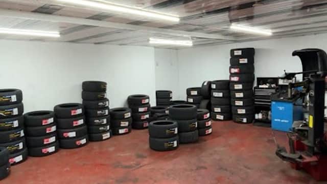 Servicing stop dewsbury - Garages in dewsbury