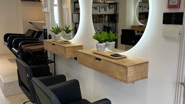 Kaniuka - Hair Salons in horsforth