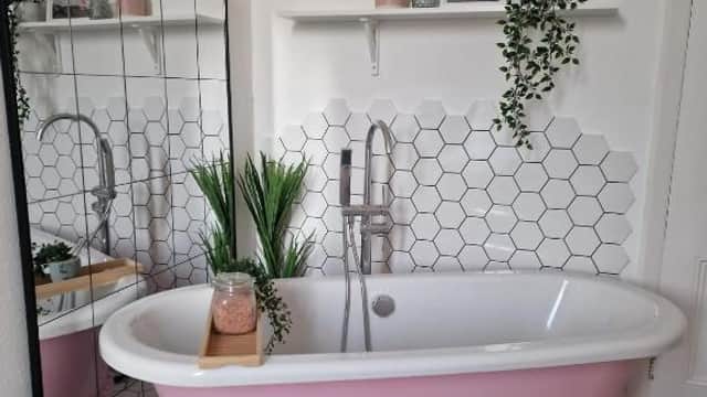 Accommodation at The Pink Bath Pad - 3 bedroom seaside apartment Pets allowed New in scarborough