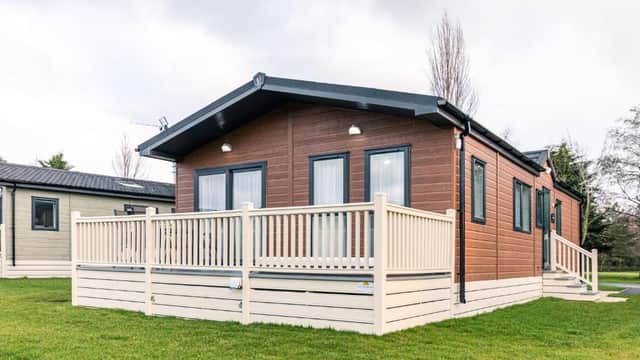 Woodpecker Lodge with Hot Tub - Lodge in york