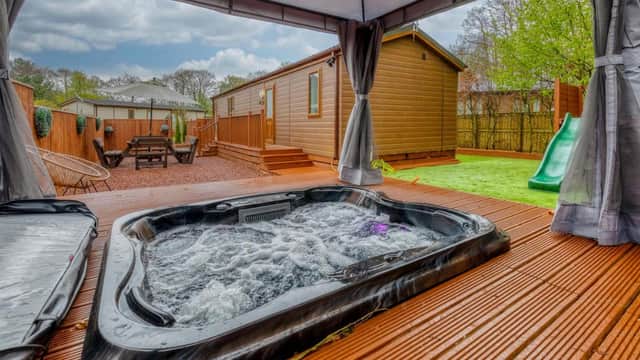 Family Luxury York Cabin Retreat with hot tub, York, Yorkshire