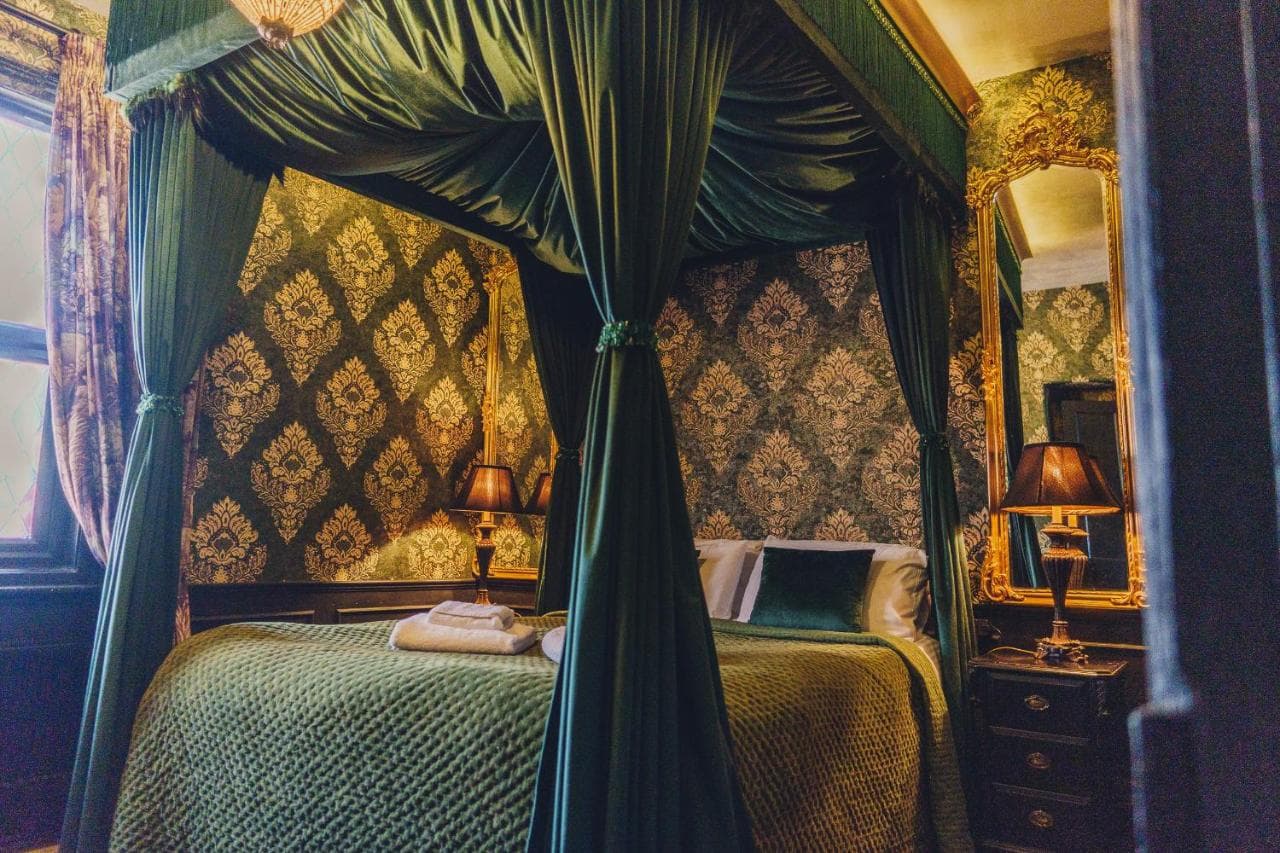 101 House At The End. Witchcraft & Wizardry House, York, Yorkshire
