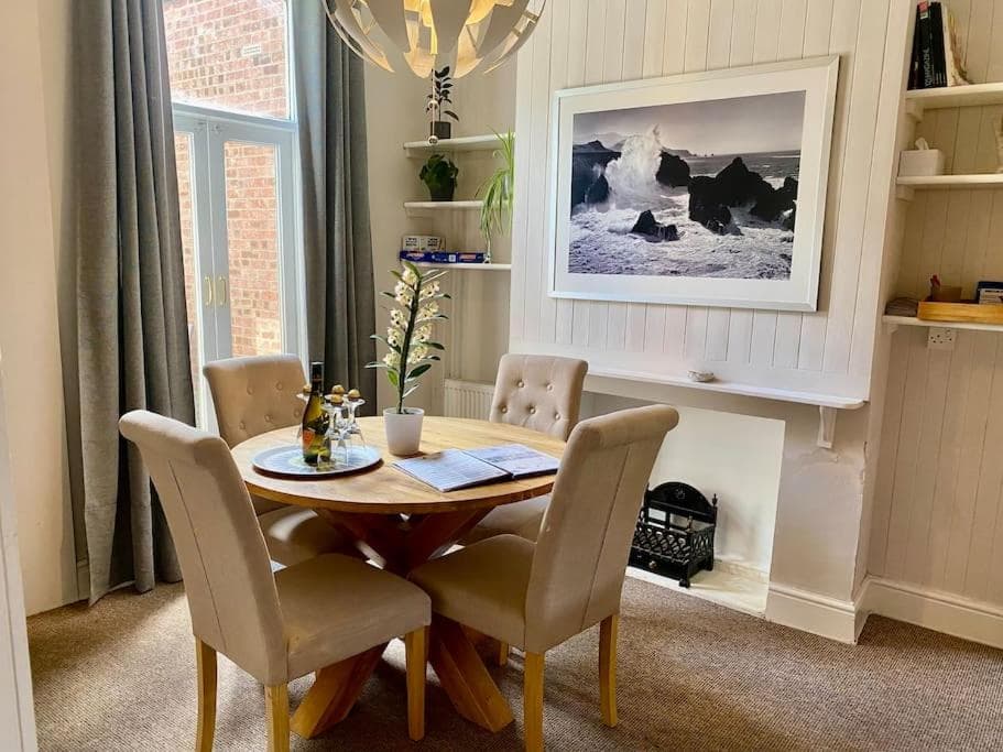 Comfy Home within City Wall, 10 mins Walk to Centre, Attractions & Railway Station