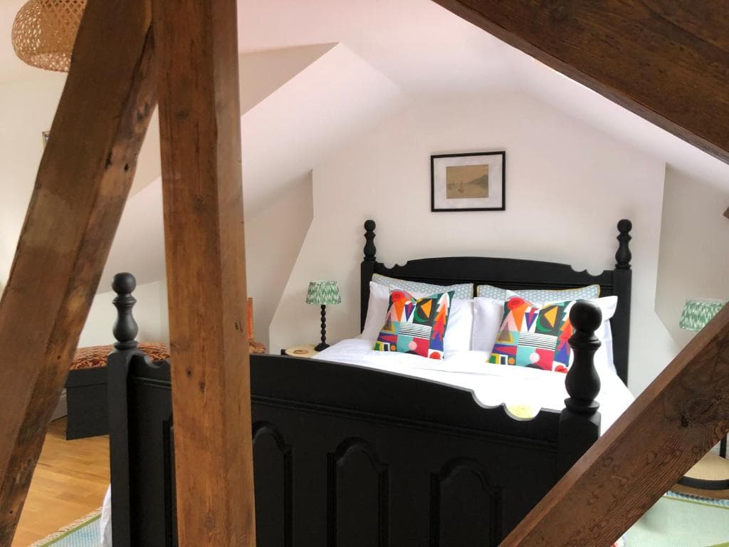 Exquisite 3 Bed Central Historic Townhouse Inside City Walls