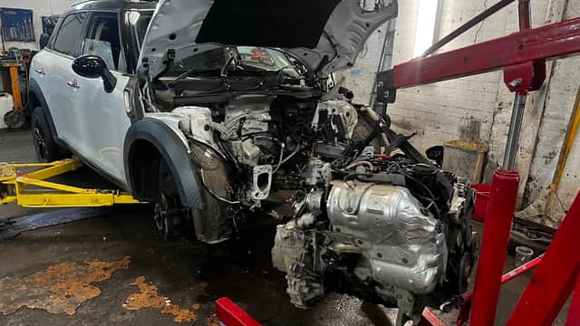 B&H Motors service Ltd - Garages in brighouse