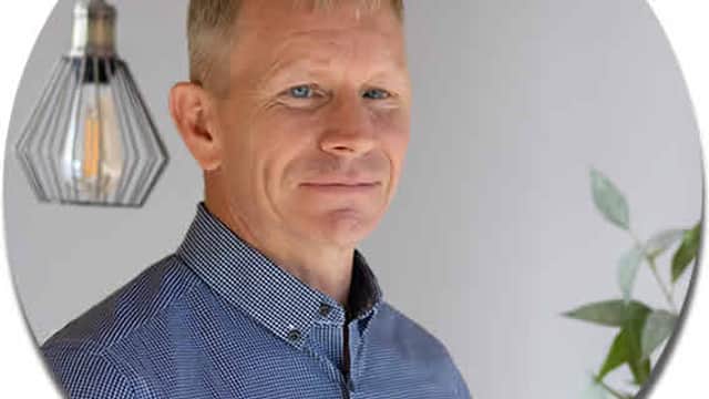 Simon O'Brien - Indigo Thinking - Sports Injury Clinics in chiserley