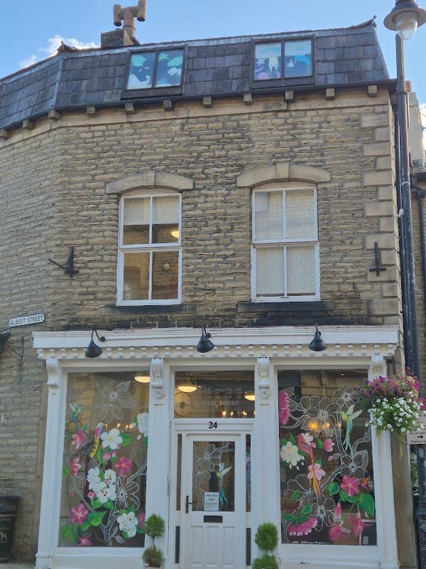 Zinnia Hair boutique