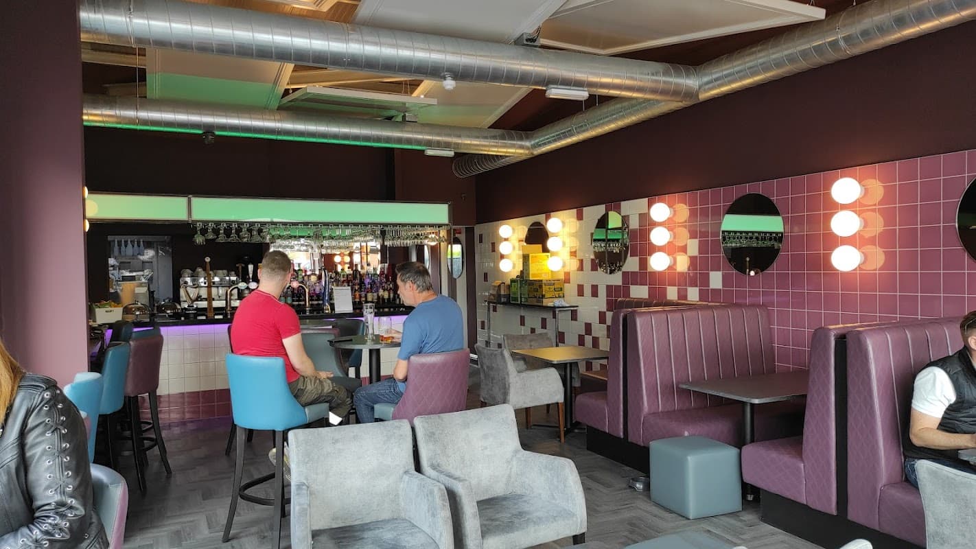 3 Rivers Bar & Coffee Shop