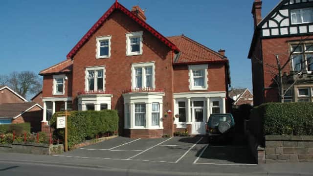 Accommodation at Holmleigh Guest House in whitby railway station
