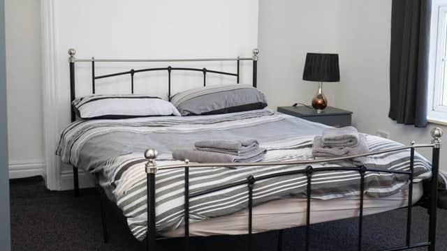 Accommodation at Hullidays - University Side Lg 4 bed House in hull