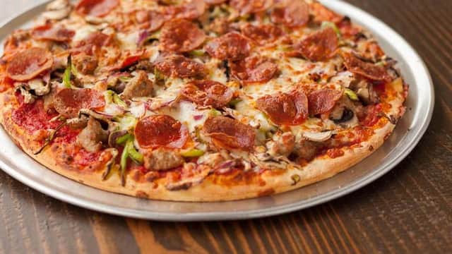 Dining at Dream Land Pizza in hull