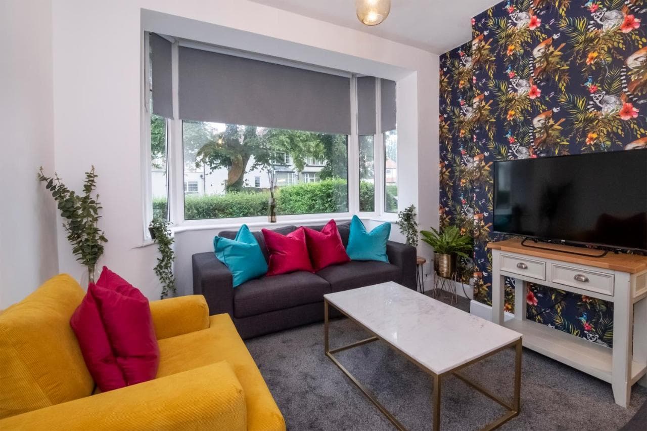 Stylish Hot Tub House with free parking!, York, Yorkshire