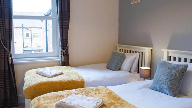 Accommodation at Mayville Lodge - STUNNING 3 BEDROOMED TOWNHOUSE WITH FREE PARKING in scarborough