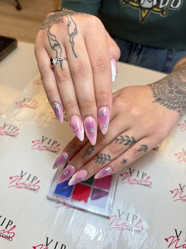 V I P Nails