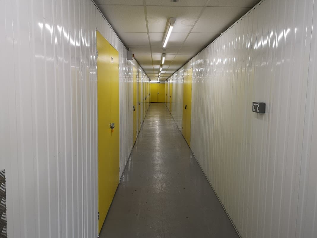 Armadillo Self Storage Hull