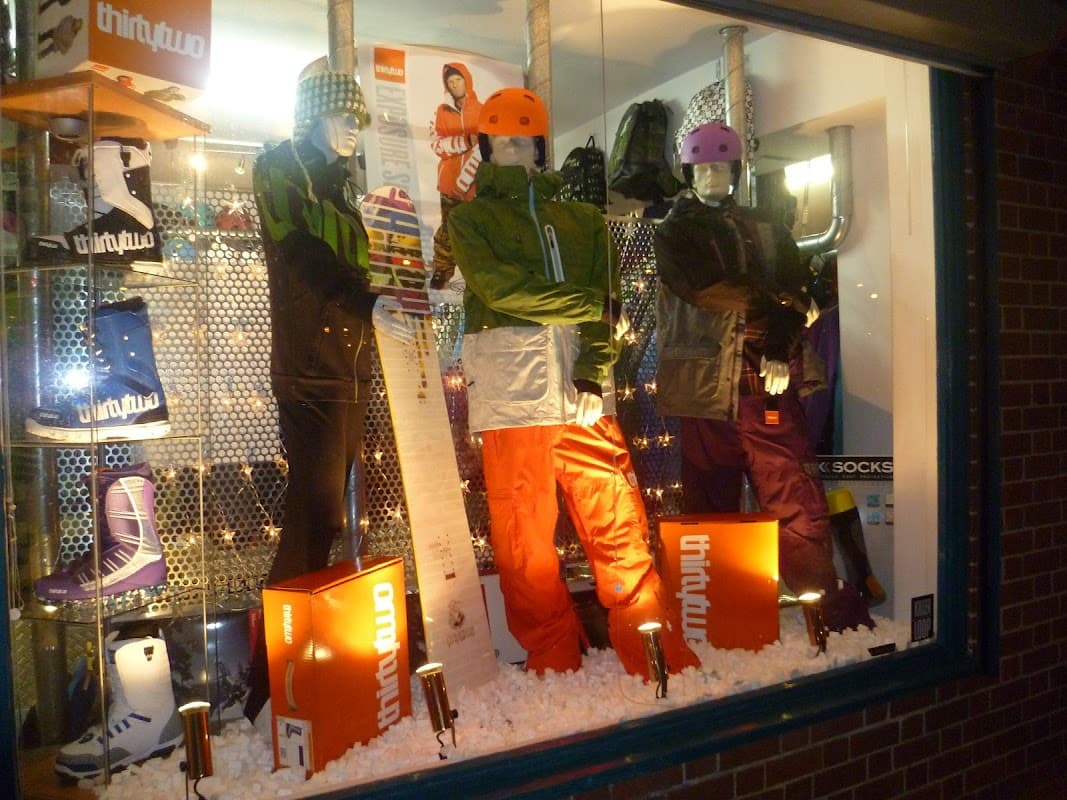 Dick's ski and Board store