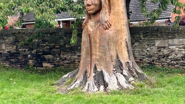 “Crowning” Local Sculpture - Monuments in wakefield