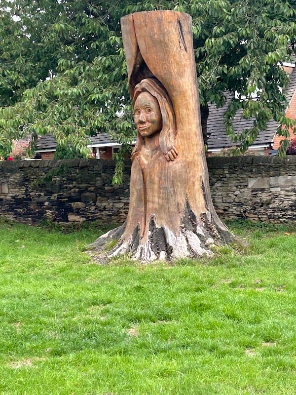 “Crowning” Local Sculpture