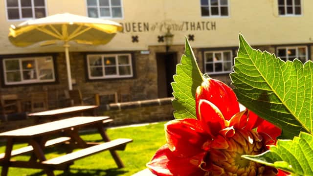 Pub The Queen o’ t’ owd Thatch in south milford