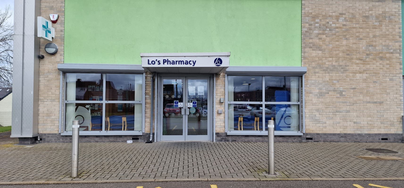 Lo's Pharmacy