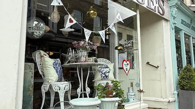 Georgeβs - Furniture Shops in pateley bridge