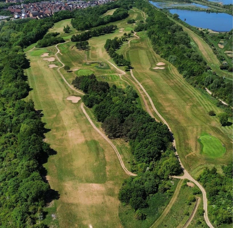 Waterfront Golf - Course, Driving Range & Kitchen