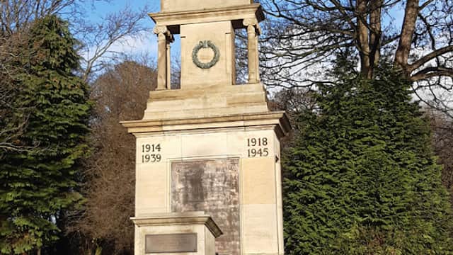 Horsforth Cenotaph - War Memorials in horsforth