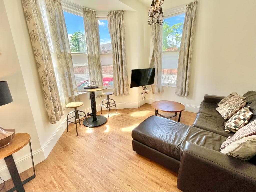 Laurel Apartment