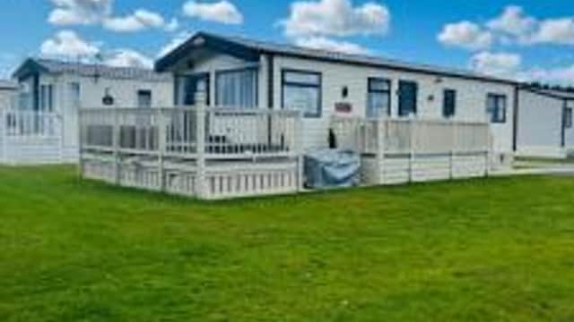Accommodation at The Major Oak Lodge with Hot Tub in allerthorpe