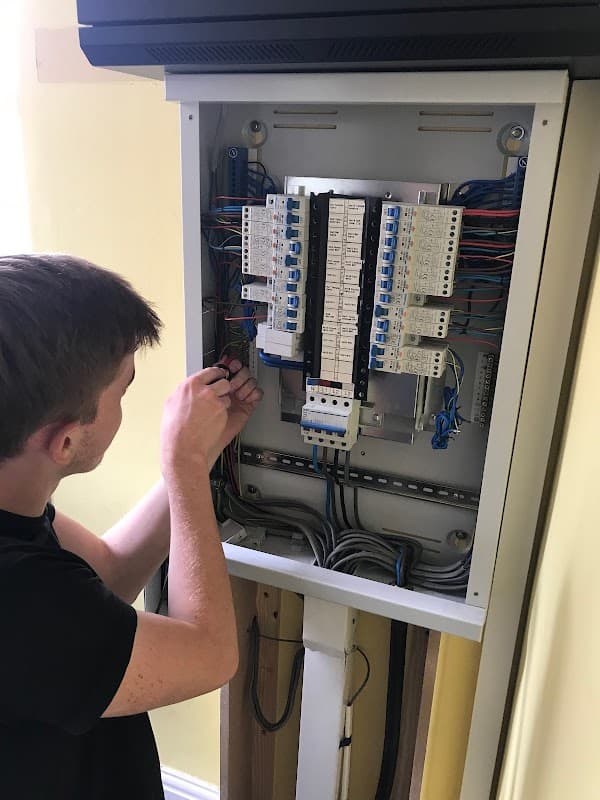 Clive Roberts Electrical