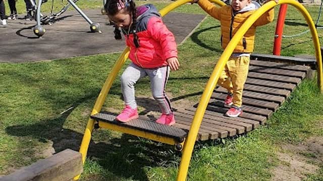 Daphne DβArk Playpark - Playgrounds in howden