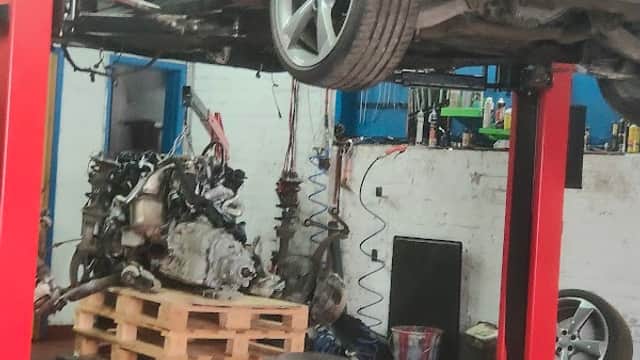 Leesy Motors Limited - Garages in wakefield