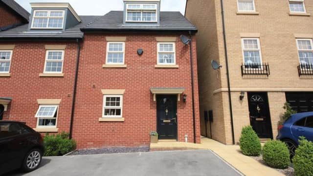 Accommodation at Stunning 3 bedroom home with free parking, free wifi and Netflix, Company workers welcome short term and long term in castleford