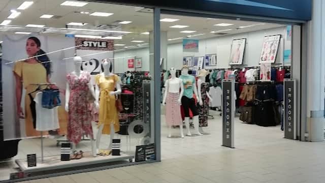 Peacocks - Clothes Shops in woodhouse
