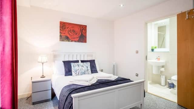 Accommodation at Large 2 Bed, 2 Bath, Free Parking & WiFi in sheffield