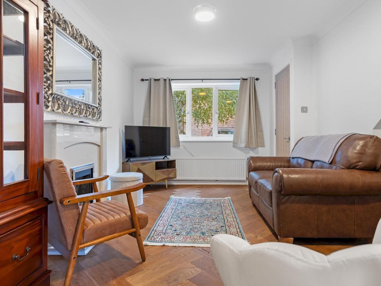 Beautiful Renovated Central Home in York with Free Parking Pass The Keys, York, Yorkshire
