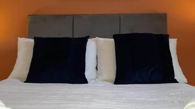 Accommodation at Ideal Apartment - Sleeps 6 - Parking in barnsley