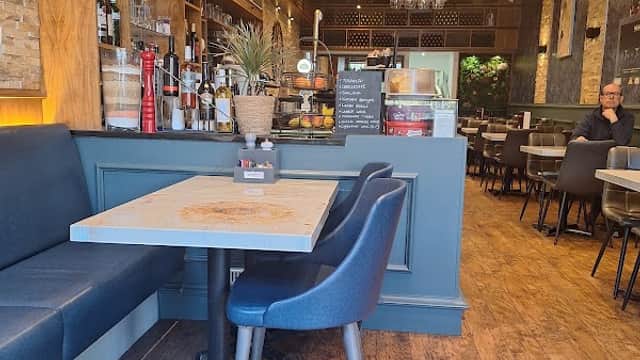 Cafe West Park Lounge in headingley