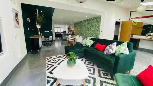 Accommodation at Wow Factor Open Plan 2Bed House, Free Parking & WiFi in doncaster