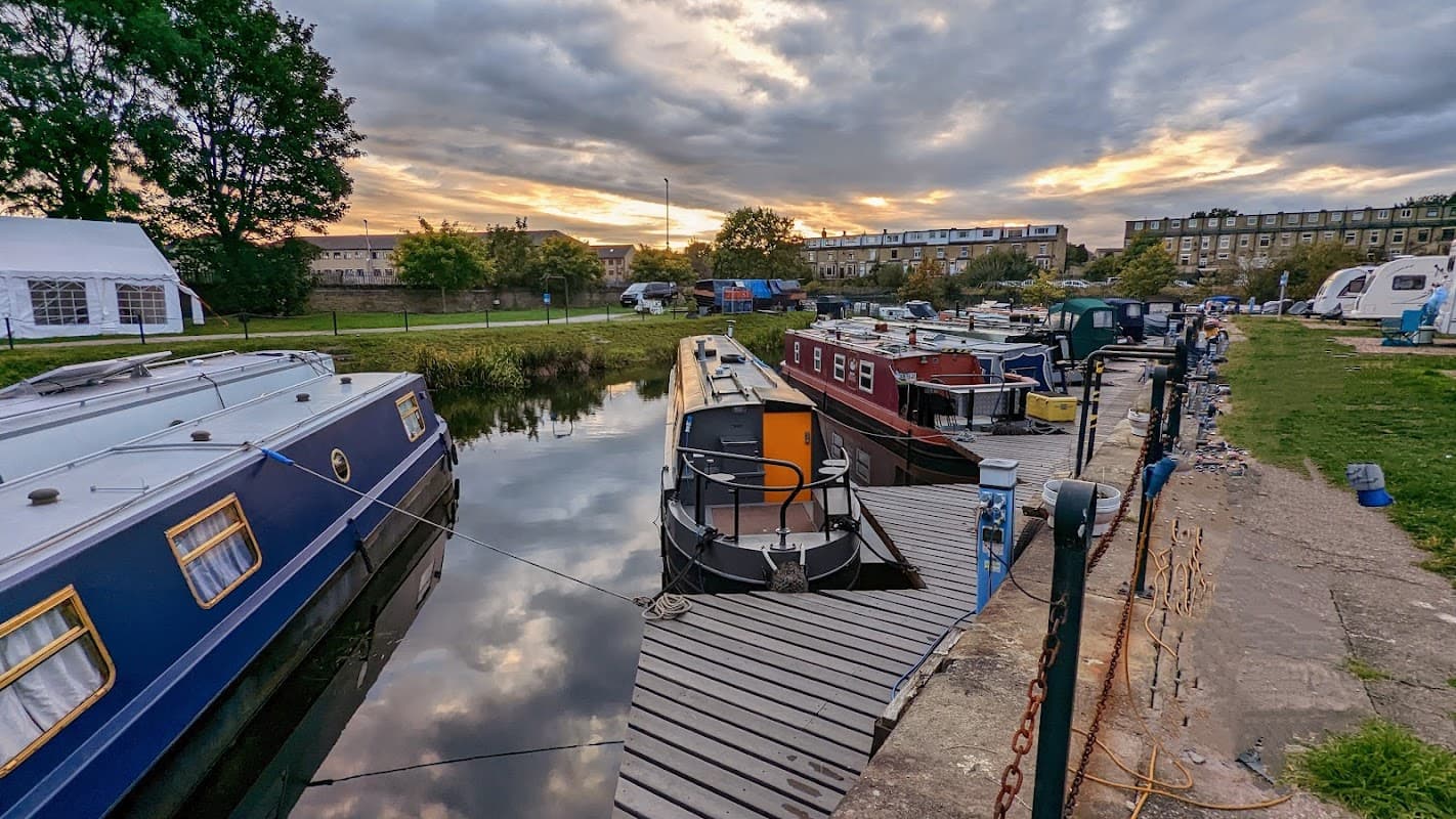 Savile Town Wharf Marina CL