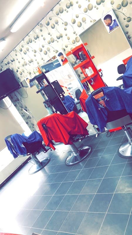 Amanda Unisex Hair Salon