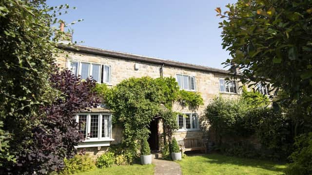 Accommodation at Bumble Bee Cottage - Luxury Countryside Cottage in pool