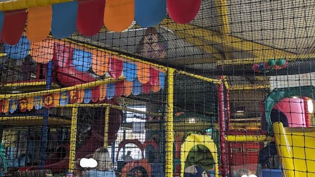 Flying Legends Wacky Warehouse - Entertainment in york